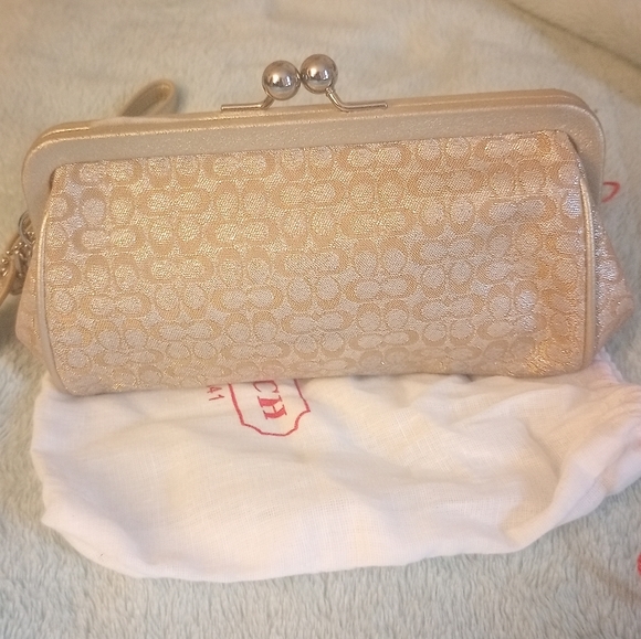 *🛍️NEW*Vintage Coach Clutch🛍️ - Picture 7 of 7